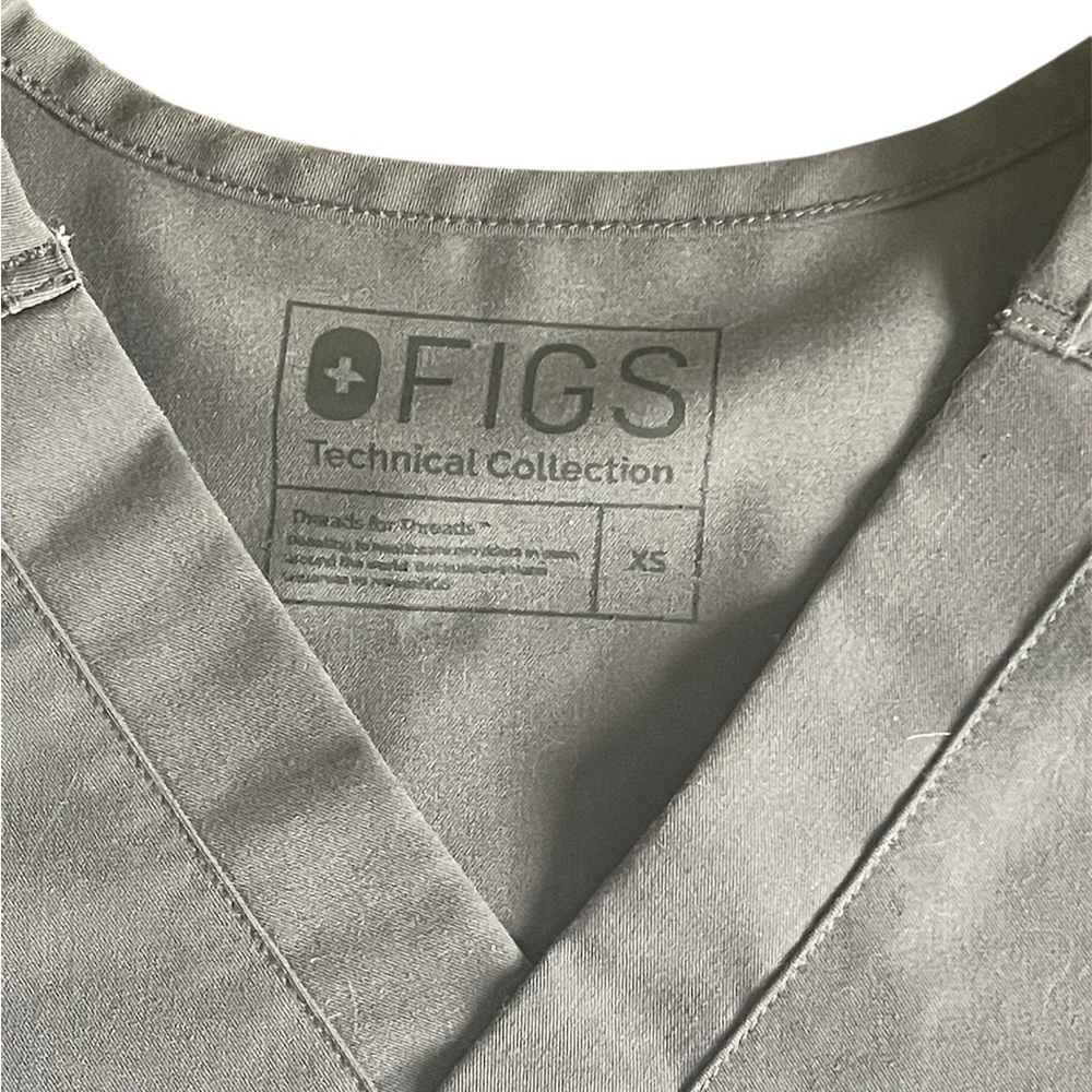 FIGS Men's Gray V-Neck Scrub Top Size XS - Picture 4 of 12